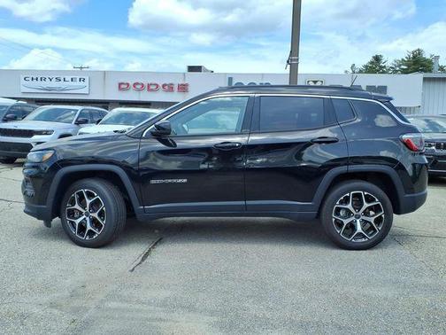 Diamond Black Crystal Pearlcoat 2025 Jeep Compass Limited