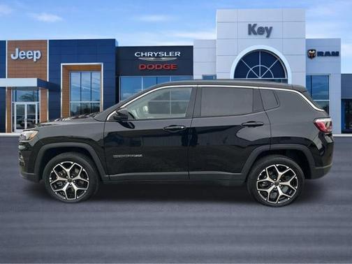 Diamond Black Crystal Pearlcoat 2025 Jeep Compass Limited