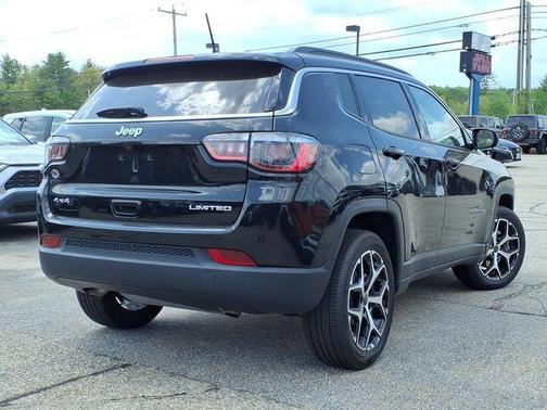 Diamond Black Crystal Pearlcoat 2025 Jeep Compass Limited