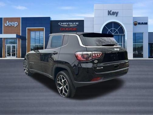 Diamond Black Crystal Pearlcoat 2025 Jeep Compass Limited