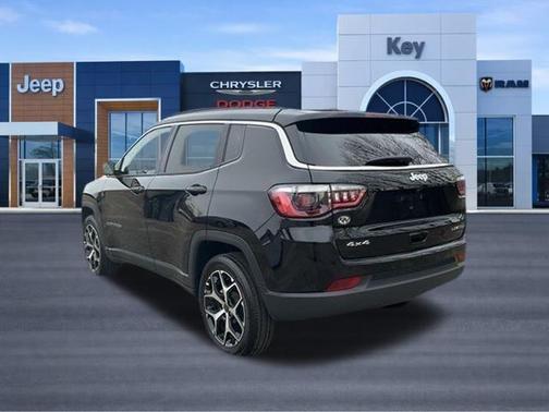 Diamond Black Crystal Pearlcoat 2025 Jeep Compass Limited