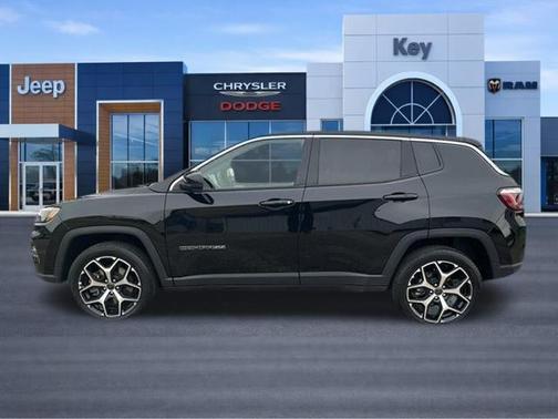 Diamond Black Crystal Pearlcoat 2025 Jeep Compass Limited