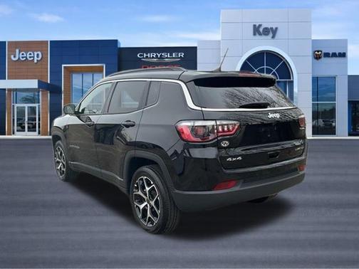 Diamond Black Crystal Pearlcoat 2025 Jeep Compass Limited