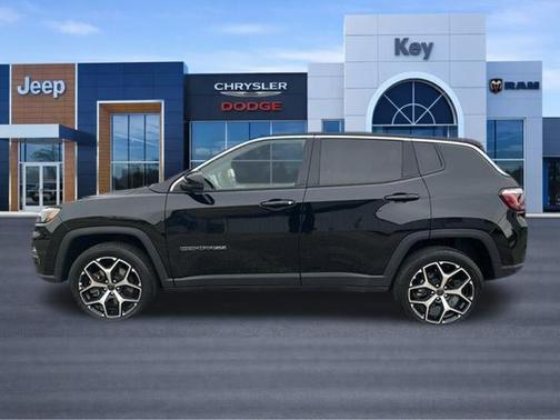 Diamond Black Crystal Pearlcoat 2025 Jeep Compass Limited