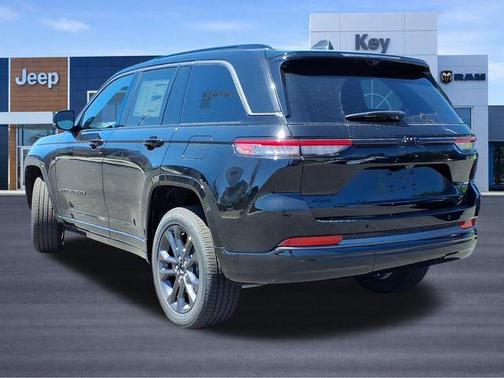 Diamond Black Crystal Pearlcoat 2026 Jeep Grand Cherokee Limited
