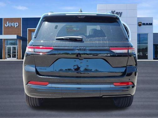 Diamond Black Crystal Pearlcoat 2026 Jeep Grand Cherokee Limited