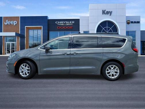Ceramic Gray Clearcoat 2022 Chrysler Pacifica Touring L
