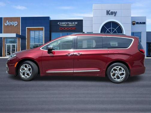 Velvet Red Pearlcoat 2023 Chrysler Pacifica Limited