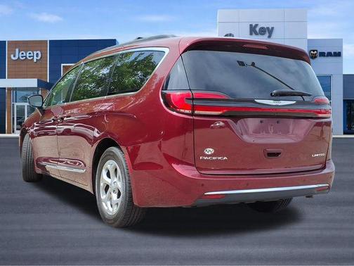 Velvet Red Pearlcoat 2023 Chrysler Pacifica Limited