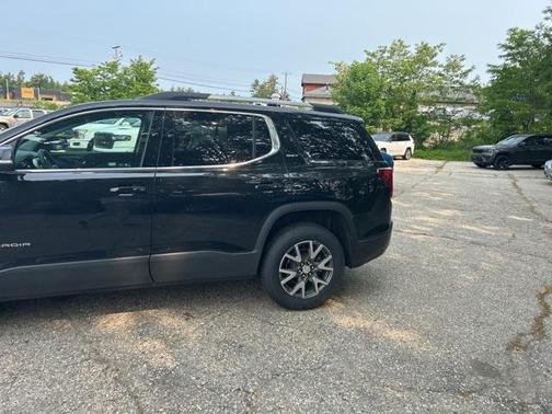 2023 GMC Acadia AWD SLT