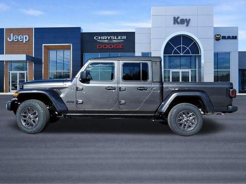 Granite Crystal Metallic Clearcoat 2026 Jeep Gladiator Sport S