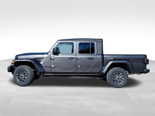 Granite Crystal Metallic Clearcoat 2026 Jeep Gladiator Sport S