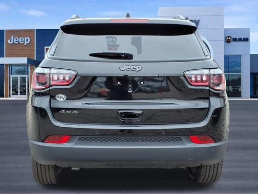 Diamond Black Crystal Pearlcoat 2026 Jeep Compass Limited