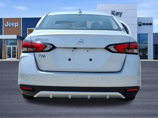 Brilliant Silver Metallic 2021 Nissan Versa 1.6 SV