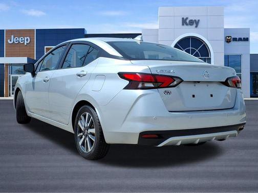 Brilliant Silver Metallic 2021 Nissan Versa 1.6 SV