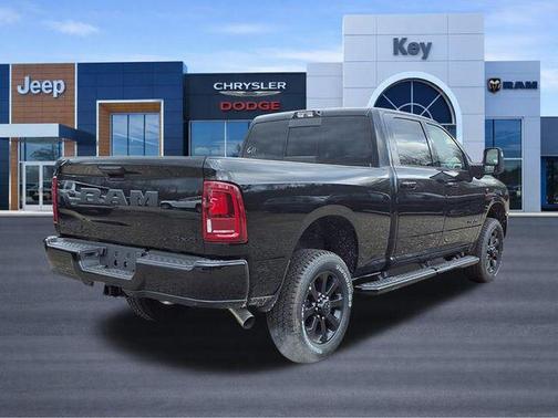 Diamond Black Crystal Pearlcoat 2026 RAM 2500 Laramie