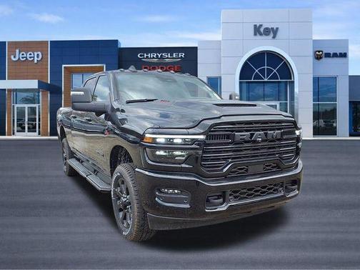 Diamond Black Crystal Pearlcoat 2026 RAM 2500 Laramie