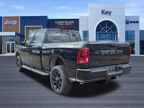 Diamond Black Crystal Pearlcoat 2026 RAM 2500 Laramie