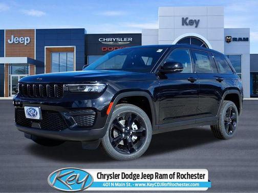 Diamond Black Crystal Pearlcoat 2025 Jeep Grand Cherokee Altitude