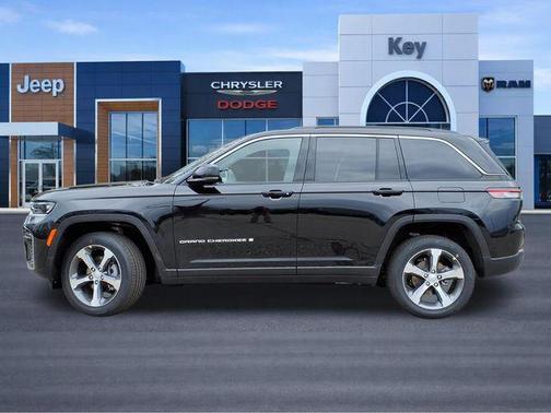Diamond Black Crystal Pearlcoat 2026 Jeep Grand Cherokee Limited