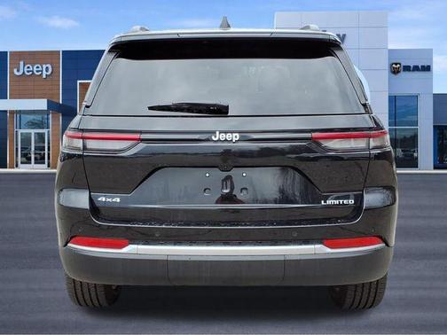 Diamond Black Crystal Pearlcoat 2026 Jeep Grand Cherokee Limited