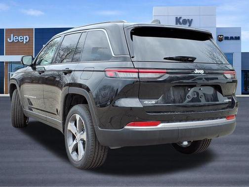 Diamond Black Crystal Pearlcoat 2026 Jeep Grand Cherokee Limited