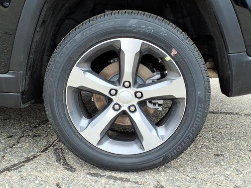 Diamond Black Crystal Pearlcoat 2026 Jeep Grand Cherokee Limited