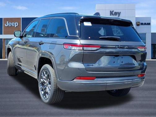 Baltic Gray Metallic Clearcoat 2026 Jeep Grand Cherokee Summit