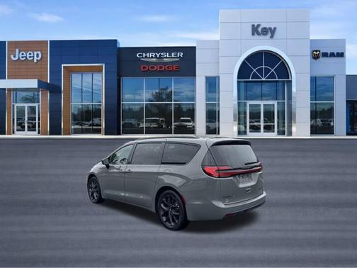 Ceramic Gray Clearcoat 2025 Chrysler Pacifica Limited