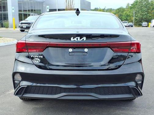 Aurora Black Pearl 2023 Kia Forte LXS