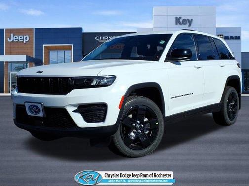 Bright White Clearcoat 2027 Jeep Grand Cherokee Laredo