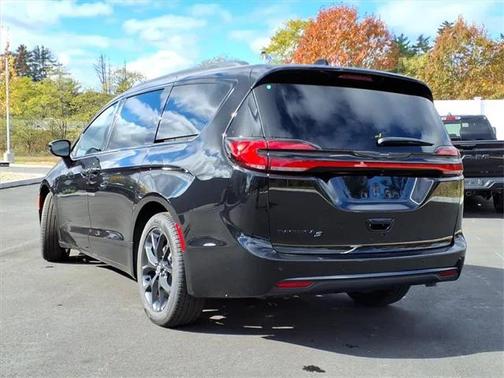 2026 Chrysler Pacifica L