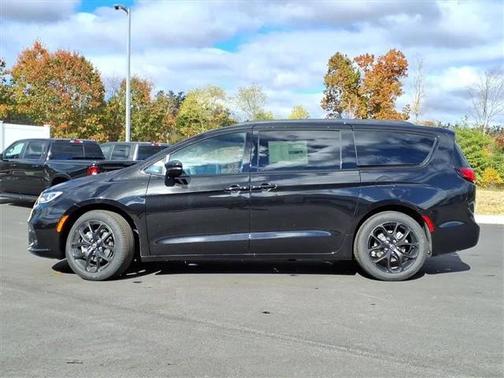 2026 Chrysler Pacifica L