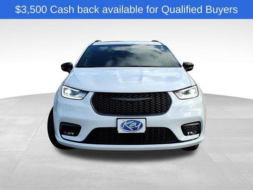 Bright White Clearcoat 2026 Chrysler Pacifica L