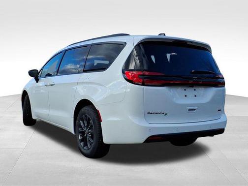 Bright White Clearcoat 2026 Chrysler Pacifica L