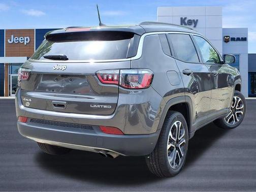 Granite Crystal Metallic Clearcoat 2022 Jeep Compass Limited