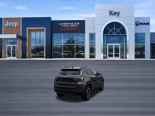 Granite Crystal Metallic Clearcoat 2022 Jeep Compass Limited