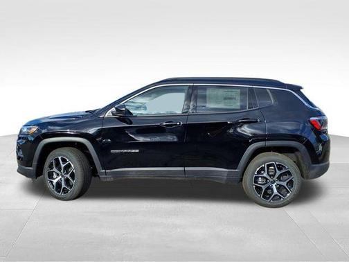 Diamond Black Crystal Pearlcoat 2026 Jeep Compass Limited