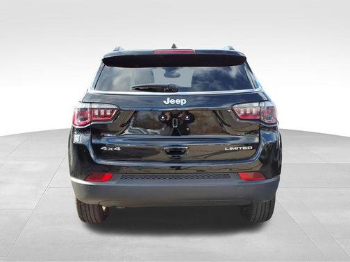 Diamond Black Crystal Pearlcoat 2026 Jeep Compass Limited