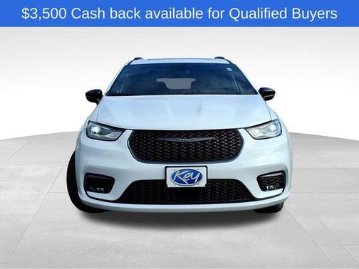 Bright White Clearcoat 2026 Chrysler Pacifica L