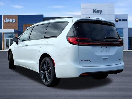 2026 Chrysler Pacifica L