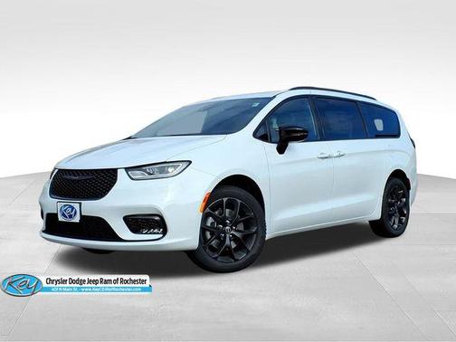 Bright White Clearcoat 2026 Chrysler Pacifica L