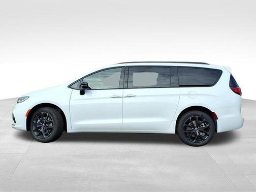 Bright White Clearcoat 2026 Chrysler Pacifica L