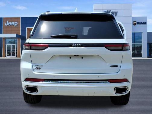 Bright White Clearcoat 2022 Jeep Grand Cherokee Overland