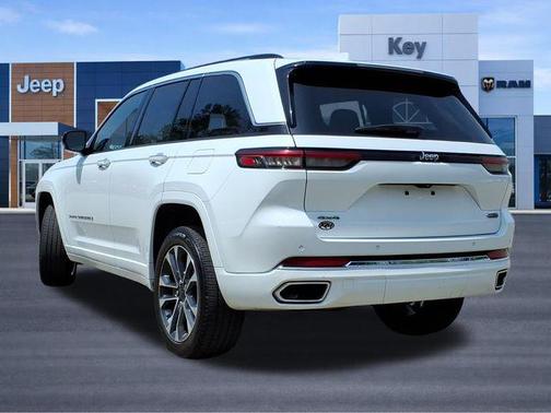 Bright White Clearcoat 2022 Jeep Grand Cherokee Overland