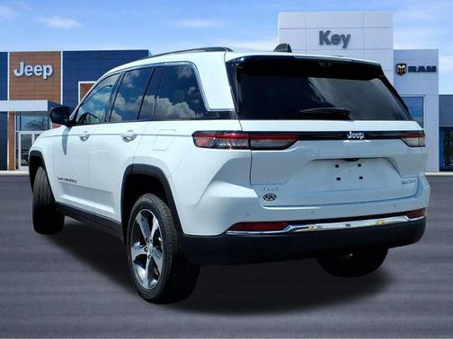 Bright White Clearcoat 2023 Jeep Grand Cherokee Limited