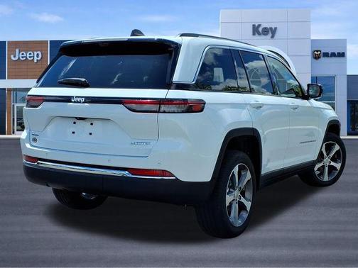 Bright White Clearcoat 2023 Jeep Grand Cherokee Limited