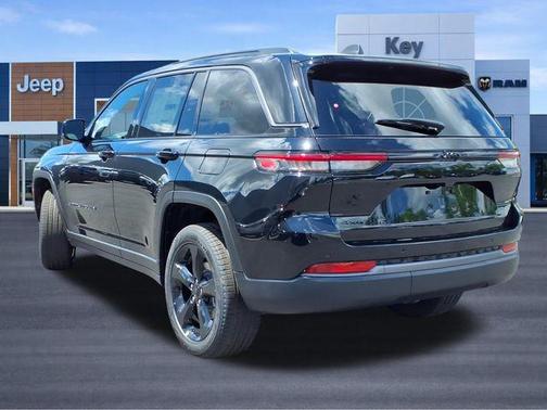 Diamond Black Crystal Pearlcoat 2026 Jeep Grand Cherokee Limited