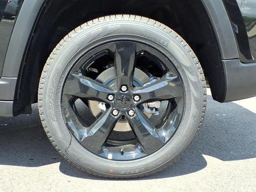 Diamond Black Crystal Pearlcoat 2026 Jeep Grand Cherokee Limited
