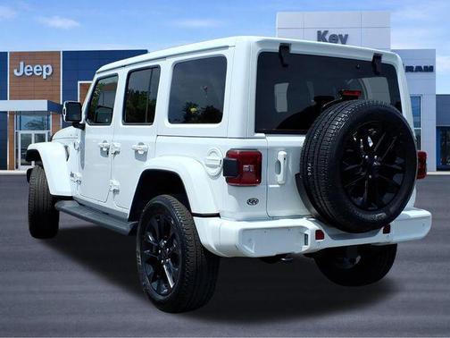 Bright White Clearcoat 2021 Jeep Wrangler Unlimited Sahara